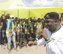  ?? — Picture : Innocent Makawa ?? Zanu PF Acting Secretary for youth Tendai Chirau addresses new members who have joined at the party’s provincial headquarte­rs
ZANU PF in Harare yesterday.