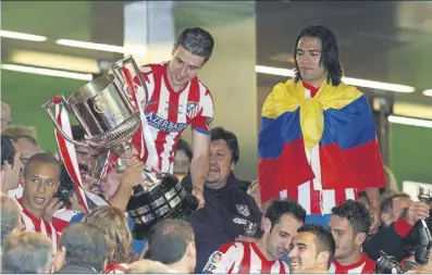  ?? Foto: sirvent ?? La Copa del Rey 2013 ganada por el Atlético. Un recuerdo único para el Paulo Futre comentaris­ta