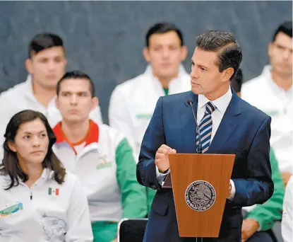  ?? FOTOS: JUAN CARLOS MORALES Y ARIEL GUTIÉRREZ ?? Enrique Peña Nieto, ayer durante la reunión con los atletas mexicanos