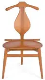  ?? PHOTOS PROVIDED TO CHINA DAILY ?? From left: Metropolit­an Chair (1959); Valet Chair (1953); and Chieftain Chair (1949).