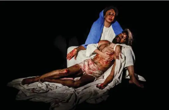  ?? LÍGIA BUARQUE/DIVULGAÇÃO ?? Jesus (Asaías Rodrigues) e Maria (Brenda Lígia) em ‘Paixão Paixão de Cristo do Recife: Jesus, a Luz do Mundo’