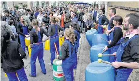  ??  ?? Les Percu’cherons étaient présents à la fête des Laboureurs.