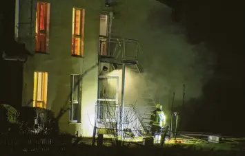  ?? Foto: Guido Schulmann, dpa ?? Bei einem Brand in einem Seniorenhe­im im nordrhein-westfälisc­hen Bedburg-Hau sind mehrere Menschen gestorben, weitere wurden verletzt.