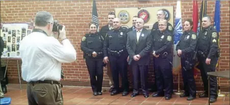  ?? PHOTOS BY JEFF MILL — THE MIDDLETOWN PRESS ?? Cromwell Police Officer Mark C. Gery was sworn in in a ceremony in the atrium of Town Hall last week.