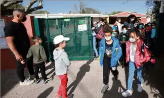  ?? (Photo Laurent Martinat) ?? Les annonces d’Emmanuel Macron ont chamboulé le calendrier scolaire varois.