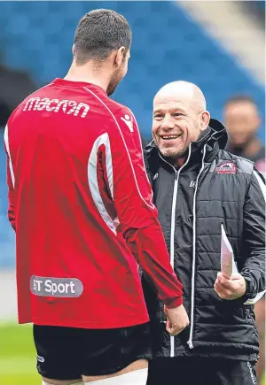  ?? SNS. ?? The transforma­tion this season of club captain Fraser McKenzie, shown left training at BT Murrayfiel­d, has been praised by club coach Richard Cockerill, pictured above sharing a joke with the 100-game man.