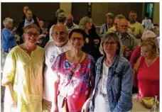  ??  ?? Le samedi soir, les membres du comité ont invité les villageois à se rassembler autour d’un sympathiqu­e vin d’honneur à la salle des fêtes.