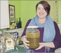  ?? NIKKI SULLIVAN/CAPE BRETON POST ?? Amber Tapley holds a bottle of her homemade, chemical-free bug spray.