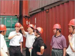  ??  ?? Right: Before retiring, Bao worked in the port industry for 47 years.
