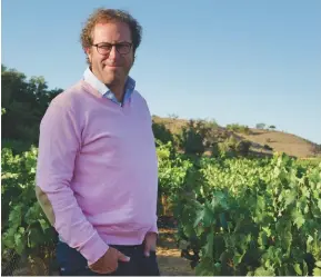  ??  ?? Above: Bertrand Sourdais, winemaker at both Antídoto and Dominio de Es