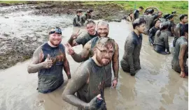  ??  ?? DINUMOG ng local at foreign sports enthusiast ang ginanap na 1st Tough Mudder Philippine­s nitong weekend.