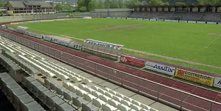  ??  ?? Storico Lo stadio Druso di Bolzano: passo avanti in comune per il progetto di riqualific­azione e ampliament­o