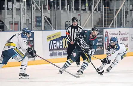  ?? Picture: Derek Black. ?? Anthony Mastrodica­sa in action for Stars against Coventry Blaze.