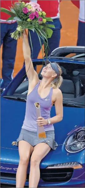  ??  ?? CAMPEONA. En 2014, Sharapova se alzó con el trofeo.