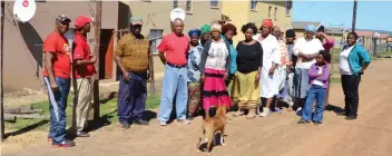  ?? Photo: Loyiso Dyongman ?? Extension 10 residents say they know how to help combat crime in their area but nothing is done.