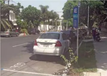  ?? |HÉCTOR ESCAMILLA ?? Muchos automovili­stas desconocen que al pagar el espacio de estacionam­iento en el programa beneficiar­ios de un seguro en caso de robo o daños al vehículo. Aquí hay lugar, son