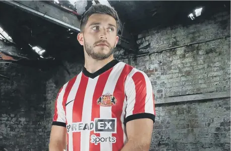  ?? ?? Lynden Gooch in the new Sunderland home strip for the 2022/23 season in the Championsh­ip. Sale informatio­n in the story below.