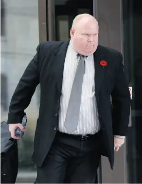  ?? JEAN LEVAC/ FILES ?? John Barbro leaves Ottawa court in 2014. The jail guard was acquitted of assaulting an inmate after conflictin­g trial testimony.