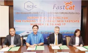  ??  ?? Shown at the loan signing (from left) are: Archipelag­o Philippine Ferries Corporatio­n (APFC) President and CEO Christophe­r Pastrana (second from left) and Chairman Dennis Trajano (left) with Rizal Commercial Banking Corporatio­n (RCBC) Executive Vice...