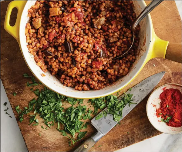  ?? (The New York Times/Ryan Liebe) ?? Spiced Seared Eggplant With Pearl Couscous