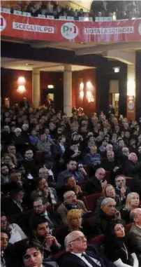  ?? Ansa ?? Ex premier in Sicilia
Il segretario del Partito democratic­o, Matteo Renzi, ieri al Teatro Massimo di Palermo. Qui a sinistra, il rettore Pietro Navarra