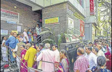  ?? PTI ?? People wait to withdraw money from Sri Guru Raghavendr­a Sahakara Bank in Bengaluru on Tuesday.