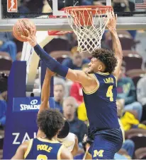  ?? STEPHEN DUNN/THE ASSOCIATED PRESS ?? Michigan's Isaiah Livers blocks a shot in the first half of the No. 18 Wolverines' 84-61 victory against George Wahington on Saturday in Uncasville, Conn.