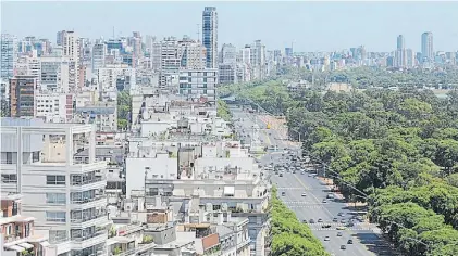  ??  ?? Perfil porteño. Según cifras oficiales, en la Ciudad hay 400.000 familias que alquilan su vivienda.