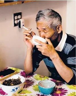 ?? ?? Zhanxin Gao eats lunch in his apartment in the New York City borough of Queens. Gao and his wife, GuiYing Ma, came to this country intent on working and sending money back to family.
