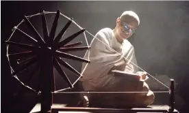  ?? Photograph: Studio Patidar ?? Spin on history … Deepak Antani as Mahatma Gandhi in Ghandi-Godse Ek Yudh.