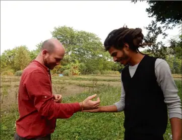  ?? (Photos SOL) ?? Thomas Schmitt et un partenaire sénégalais en Inde, pour le projet Biofermes.