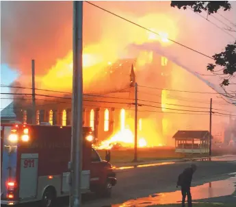  ?? - Archives ?? Le 25 juin, l’église de Bas-Caraquet a été ravagée par les flammes.