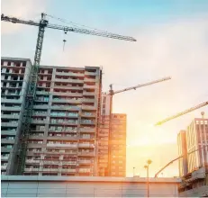  ??  ?? La tendance des mises en chantier dans la région métropolit­aine de recensemen­t (RMR) de Québec a augmenté au cours du mois d’octobre 2018.Crédit : Can Stock Photo / Fotolesnik