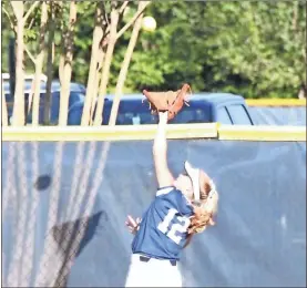  ?? Scott Herpst ?? Gordon Lee centerfiel­der Regan Thompson tracks down a flyball during the late innings against Trion on Thursday. Thompson made the catch while crashing into the fence, but was unhurt and saved a potential run in the Lady Trojans’ 5-1 victory.