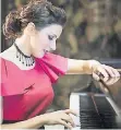  ?? FOTO: KLAVIERHAU­S FILIPSKI ?? Die Pianistin Iva Jovanovic an ihrem Arbeitspla­tz.