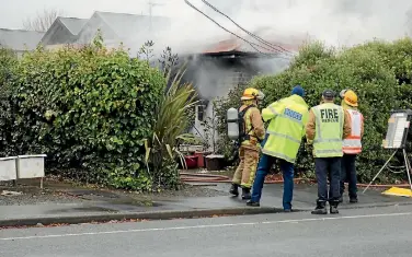  ?? PHOTO: JOEL INESON/FAIRFAX NZ ?? Emergency services arrived at the central Christchur­h location about 8.25am yesterday.