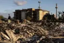  ?? Photograph: Yuki Iwamura/AFP/Getty Images ?? Charred remains of an apartment complex in the aftermath of a wildfire in Lahaina, western Maui, Hawaii on Saturday.