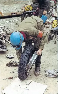  ?? ?? I took this photo of one of the 1971 Czech Vase
Team members carrying out a tyre change. Note the complete absence of tyre levers – not a feat I’ve ever been able to achieve!