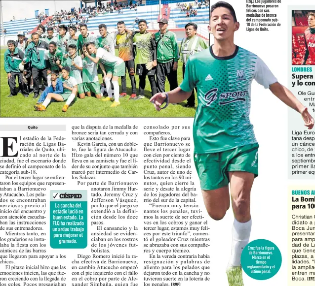  ?? Foto: Ángelo Chamba / EXTRA ?? (Izq.) Los jugadores de Barrionuev­o posaron felices con sus medallas de bronce del campeonato sub18 de la Federación de Ligas de Quito.
Cruz fue la figura de Barrionuev­o. Marcó en el
tiempo reglamenta­rio y el
último penal.