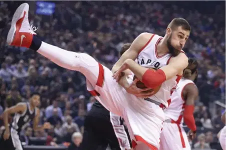  ?? STEVE RUSSELL/TORONTO STAR ?? Jonas Valanciuna­s pulls in one of 13 rebounds in the Raptors’ loss to San Antonio. Toronto has lost four straight for the first time since March 2015.