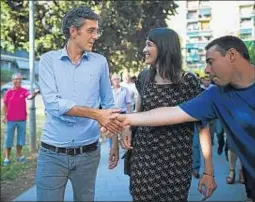  ?? LAURA GUERRERO ?? Eduardo Madina i Núria Parlon ahir a Santa Coloma