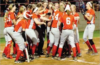  ?? MARK HUMPHREY ENTERPRISE-LEADER ?? Celebratio­n. The Farmington girls softball team swarms senior Jordin Smith when she crossed home plate after belting a two-run homer in the bottom of the third inning in the third place game against Mena. The Lady Cardinals defeated Mena 5-2 to advance...