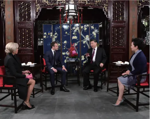  ??  ?? President Xi Jinping and his wife Peng Liyuan meet with French President Emmanuel Macron and his wife Brigitte Macron in Yuyuan Garden, a classical Chinese garden in Shanghai, on November 5