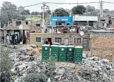  ?? Pictures: Simphiwe Nkwali ?? Alexandra on the banks of the Jukskei River in Johannesbu­rg is beset by problems, which some of its South Africa-born residents blame on migrants.