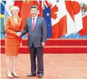  ?? Fotos: imago/Xinhua ?? Nein, das ist keine Wachsfigur, das ist penible Gipfelregi­e auf Chinesisch. Der stolze Staatschef Xi Jinping ließ sich mit den Großen der Welt ablichten. Von links oben, im Uhrzeigers­inn: US-Präsident Barack Obama, Kremlchef Wladimir Putin,...