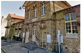  ?? ©Google street view ?? La mairie de Doue.