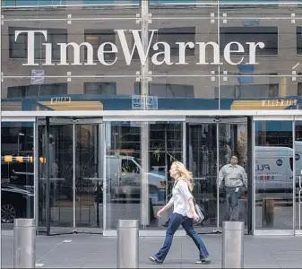  ?? Andrew Burton
Getty Images ?? TIME WARNER said next year’s earnings would be lower than expected. That spooked Investors, who sent its shares down about 10% at one point. Above, Time Warner offices in New York City.