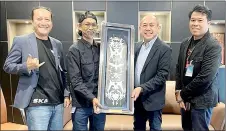  ?? ?? Deputy Minister I for Youth, Sports and Entreprene­ur Developmen­t Sarawak Dato Gerald Rentap Jabu (second right) accepting a memento from Mohammad Farouk during a recent courtesy call, with Clifton (right) and Azizan looking on.