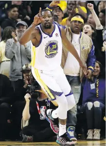  ?? EZRA SHAW/ GETTY IMAGES ?? Golden State Warriors star Kevin Durant has stated that he believes his contentiou­s relationsh­ip with the media is responsibl­e for his lack of NBA regular season awards.