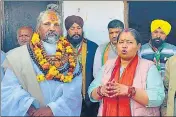  ?? HT PHOTO ?? Seer computer baba campaigns with Congress candidate Anupama Rawat in Haridwar rural seat on Sunday.